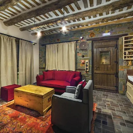 2 Bedroom Gorgeous In Mouzaki アパート