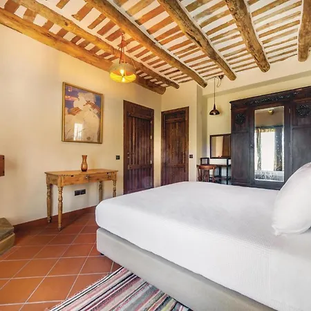 2 Bedroom Gorgeous In Mouzaki *